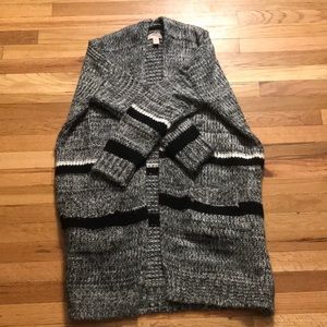 Forever 21 women’s XS long sweater cardigan
